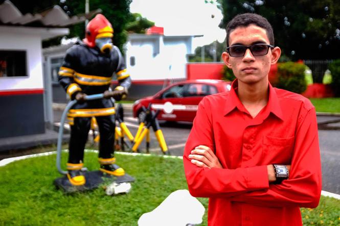 O Programa Escola da Vida, do Corpo de Bombeiros Militar do Pará, completa em 2019, vinte e seis anos no auxílio à formação de milhares de jovens no Estado. Fundado em 1990, o PEV atende anualmente mais de três mil participantes, entre 12 e 15 anos, que preferencialmente frequentem a instituição pública de ensino, em 25 polos espalhados por todo o estado. 

FOTO: MAYCON NUNES / AGÊNCIA PARÁ
DATA: 26.02.2019
BELÉM - PA <div class='credito_fotos'>Foto: Maycon Nunes / Ag. Pará   |   <a href='/midias/2019/originais/51fcf54f-1821-49fd-a863-79cd2a2ef764.jpg' download><i class='fa-solid fa-download'></i> Download</a></div>