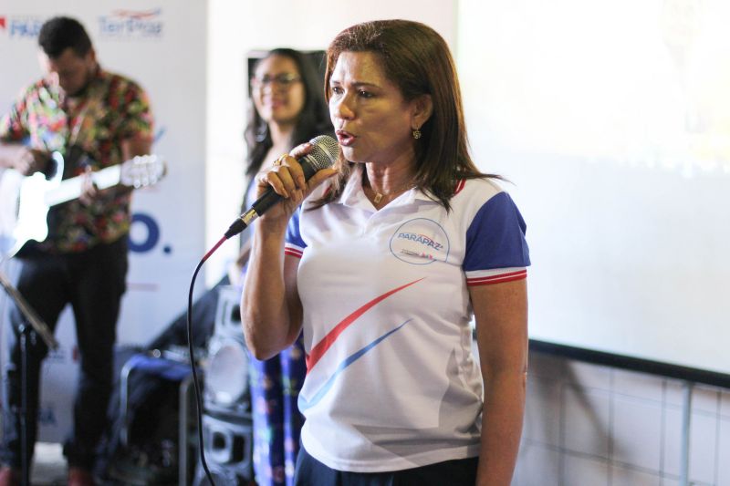 Foi inaugurado na manhã de ontem, 22, o polo de inclusão ParáPaz no bairro da Cabanagem. O espaço é integrado à Escola Estadual "Prof. José Valente Ribeiro" e pretende atender boa parte da comunidade através de projetos sociais como o "Geração Digital" e "Espaços Abertos", que fazem parte do Territórios pela Paz (TerPaz), que também iniciou a segunda etapa do programa no bairro. <div class='credito_fotos'>Foto: Ascom/PARÁPAZ   |   <a href='/midias/2019/originais/5205_img_1542.jpg' download><i class='fa-solid fa-download'></i> Download</a></div>