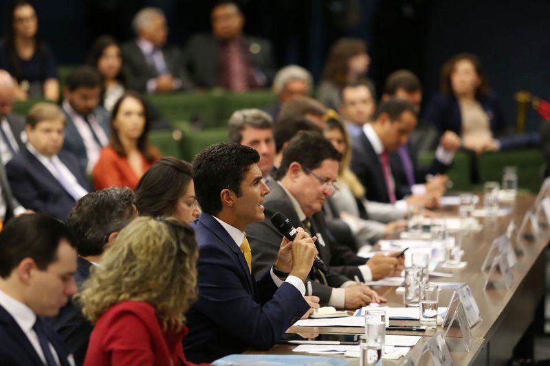 Em nova audiência de conciliação no Supremo Tribunal Federal (STF), em Brasília (DF), na tarde desta segunda, 5, sobre os repasses da Lei Kandir, o governador Helder Barbalho solicitou à União a possibilidade de partilha advinda do pagamento da cessão onerosa para quitar o montante correspondente ao ano de 2019. A legislação debatida prevê a compensação ao Estado pelo Imposto sobre Circulação de Mercadorias e Serviços (ICMS) não arrecadado em consequência da desoneração das exportações. <div class='credito_fotos'>Foto: Jailson Sam / Divulgação   |   <a href='/midias/2019/originais/5255_806022491_309915.jpg' download><i class='fa-solid fa-download'></i> Download</a></div>