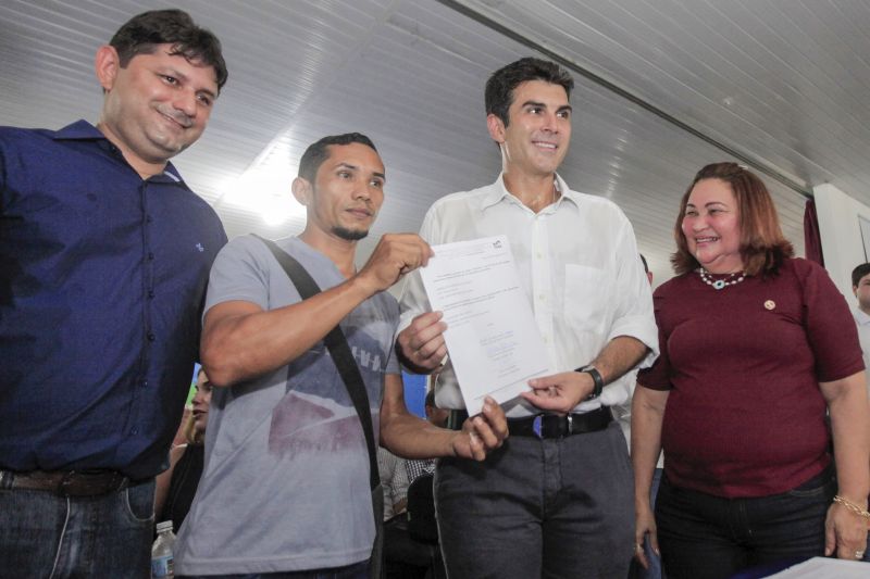 Recebendo um crédito de produção, Jardel do Nascimento Barros <div class='credito_fotos'>Foto: Maycon Nunes / Ag. Pará   |   <a href='/midias/2019/originais/5266_assinatura01.jpg' download><i class='fa-solid fa-download'></i> Download</a></div>