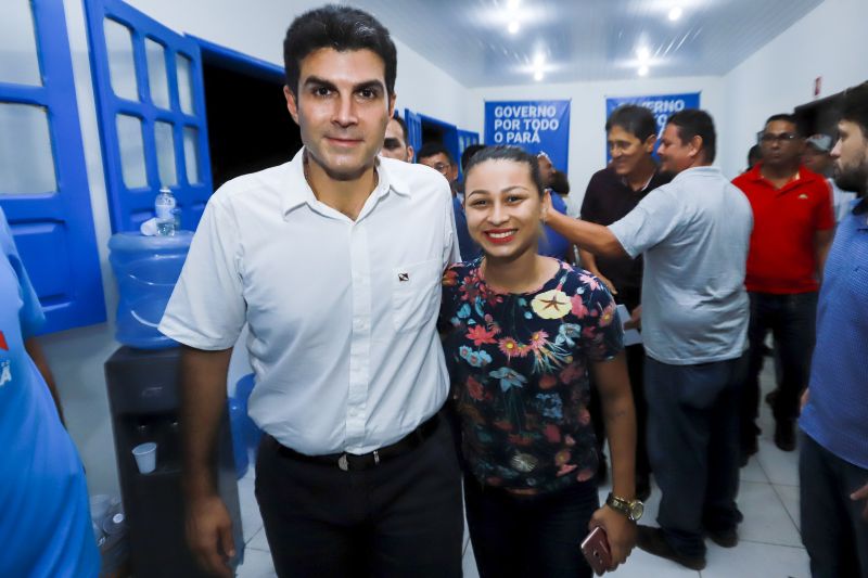 Ao som do Hino Nacional foi aberta a sessão especial da Assembleia Legislativa do Estado (Alepa), no município de Breves, nesta quinta-feira (8), no primeiro dia do Programa Governo Por Todo o Pará no Arquipélago do Marajó. Em seguida, o público no auditório do Centro de Educação Profissional (Cedep) fez um minuto de silêncio em homenagem ao ex-deputado estadual Haroldo Martins, falecido na última terça-feira (06). <div class='credito_fotos'>Foto: Maycon Nunes / Ag. Pará   |   <a href='/midias/2019/originais/5271_01.jpg' download><i class='fa-solid fa-download'></i> Download</a></div>