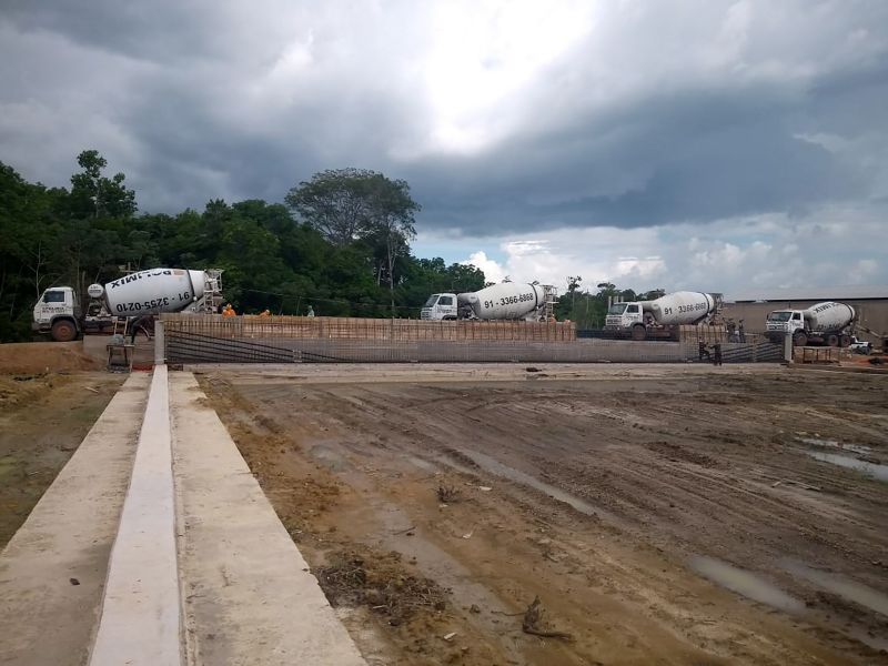 A Secretaria de Estado de Transportes (Setran) iniciou de fato, este mês, os serviços para construção da ponte sobre o rio Meruú no km 49 da rodovia PA-151, que terá 560,88 metros de extensão e está localizada no município de Igarapé-Miri, região do Baixo Tocantins. <div class='credito_fotos'>Foto: ASCOM / SETRAN   |   <a href='/midias/2019/originais/5306_foto4.jpg' download><i class='fa-solid fa-download'></i> Download</a></div>