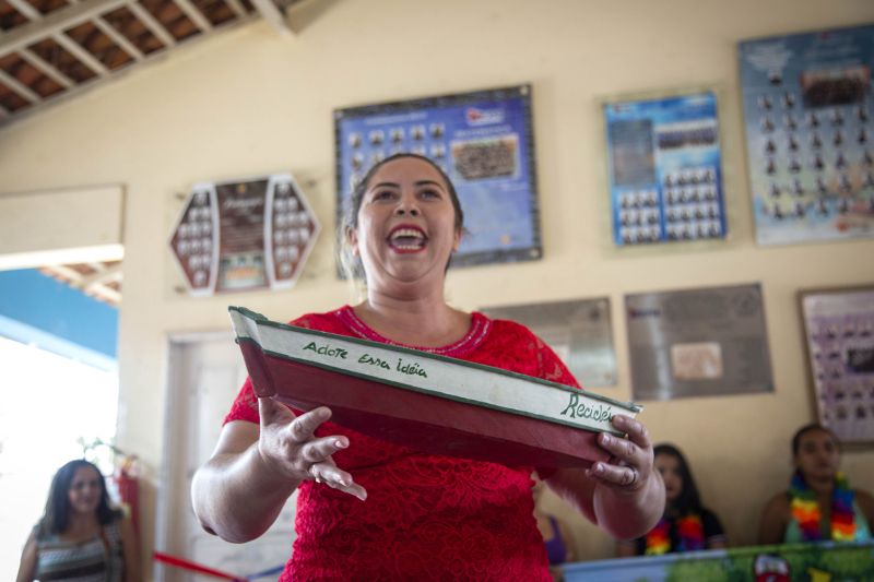 InauguraÃ§Ã£o da Brinquedoteca Prof.a Maria Edinir Alves Bezerra, na manhÃ£ desta sexta-feira, 23 de agosto, no Campus da Universidade do Estado do ParÃ¡ (Uepa) em SÃ£o Miguel do GuamÃ¡. A cerimÃ´nia de abertura teve em sua programaÃ§Ã£o a contaÃ§Ã£o de histÃ³rias do projeto ReciclÃ©ia e a participaÃ§Ã£o de crianÃ§as do Centro de EducaÃ§Ã£o Infantil Nossa Senhora de NazarÃ©.

 

FOTO: NAILANA THIELY

DATA: 23.08.19

SÃƒO MIGUEL DO GUAMÃ - PARÃ <div class='credito_fotos'>Foto: Nailana Thiely / Ascom Uepa   |   <a href='/midias/2019/originais/5342_23.08.19saomigueldoguamainauguracaobrinquedotecauepa-fotonailanathiely_18.jpg' download><i class='fa-solid fa-download'></i> Download</a></div>