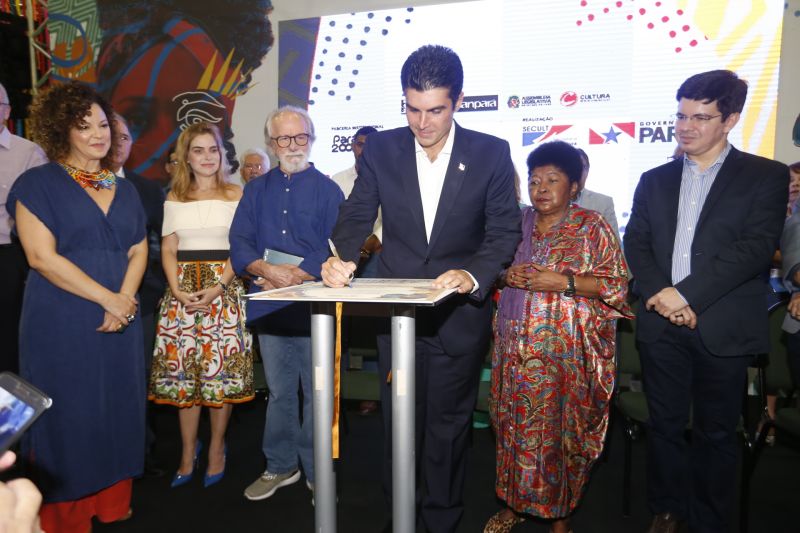 Abertura da Feira do Livro celebra a diversidade e a necessidade de união em prol da Amazônia <div class='credito_fotos'>Foto: Marcelo Seabra / Ag. Pará   |   <a href='/midias/2019/originais/5344_20190824202817__mg_1138.jpg' download><i class='fa-solid fa-download'></i> Download</a></div>