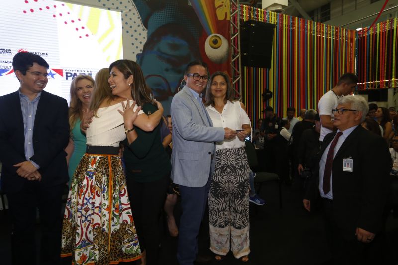 Abertura da Feira do Livro celebra a diversidade e a necessidade de união em prol da Amazônia <div class='credito_fotos'>Foto: Marcelo Seabra / Ag. Pará   |   <a href='/midias/2019/originais/5344_20190824205508__mg_1264.jpg' download><i class='fa-solid fa-download'></i> Download</a></div>