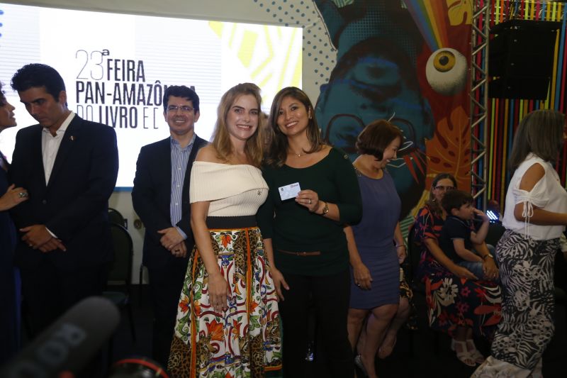 Abertura da Feira do Livro celebra a diversidade e a necessidade de união em prol da Amazônia <div class='credito_fotos'>Foto: Marcelo Seabra / Ag. Pará   |   <a href='/midias/2019/originais/5344_20190824205514__mg_1273.jpg' download><i class='fa-solid fa-download'></i> Download</a></div>