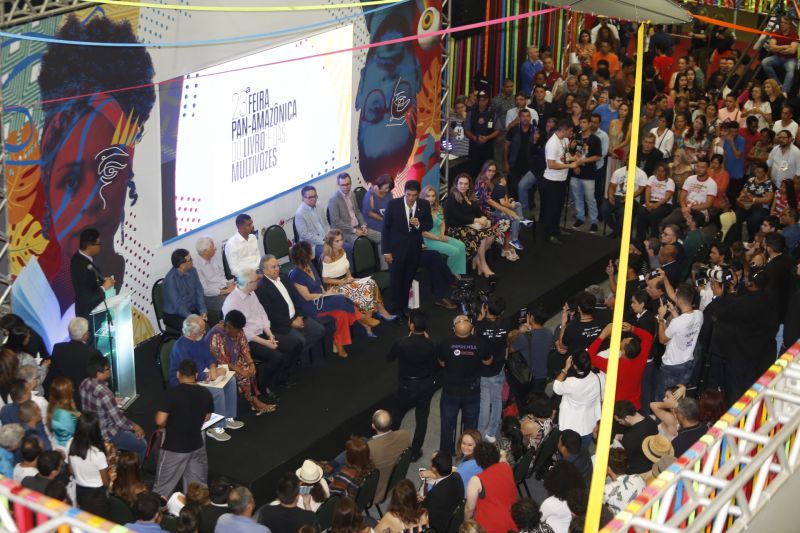 Abertura da Feira do Livro celebra a diversidade e a necessidade de união em prol da Amazônia <div class='credito_fotos'>Foto: Marcelo Seabra / Ag. Pará   |   <a href='/midias/2019/originais/5344_20190824210133__mg_1328.jpg' download><i class='fa-solid fa-download'></i> Download</a></div>