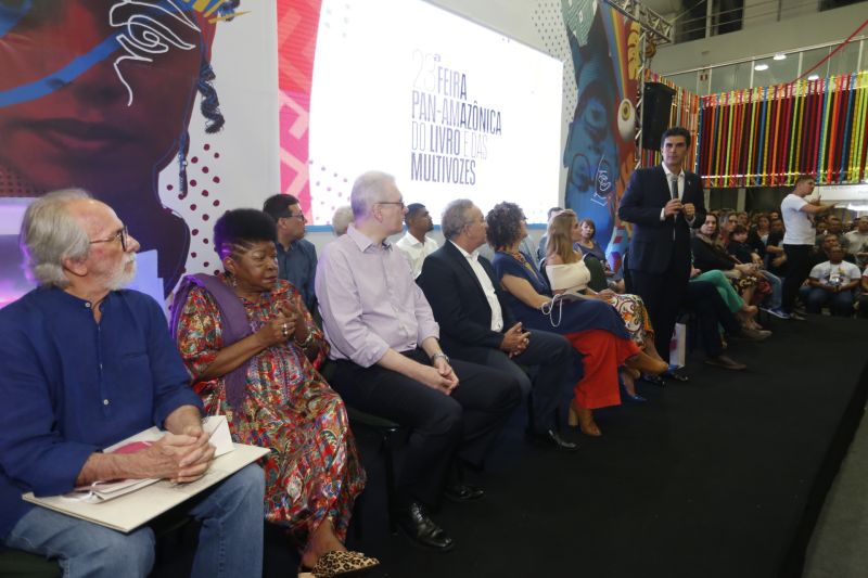 Abertura da Feira do Livro celebra a diversidade e a necessidade de união em prol da Amazônia <div class='credito_fotos'>Foto: Marcelo Seabra / Ag. Pará   |   <a href='/midias/2019/originais/5344_20190824210720__mg_1356.jpg' download><i class='fa-solid fa-download'></i> Download</a></div>