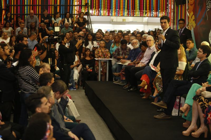 Abertura da Feira do Livro celebra a diversidade e a necessidade de união em prol da Amazônia <div class='credito_fotos'>Foto: Marcelo Seabra / Ag. Pará   |   <a href='/midias/2019/originais/5344_20190824210915__mg_1362.jpg' download><i class='fa-solid fa-download'></i> Download</a></div>