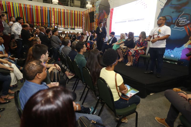 Abertura da Feira do Livro celebra a diversidade e a necessidade de união em prol da Amazônia <div class='credito_fotos'>Foto: Marcelo Seabra / Ag. Pará   |   <a href='/midias/2019/originais/5344_20190824211426__mg_1381.jpg' download><i class='fa-solid fa-download'></i> Download</a></div>