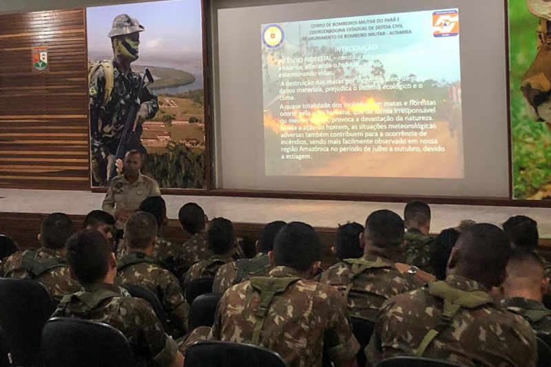 O 9º Grupamento de Bombeiros Militar (9º GBM), sediado em Altamira (PA), ministrou uma "Capacitação em Prevenção e Combate a Incêndio Florestal" a militares do 51º Batalhão de Infantaria de Selva (51º BIS). O treinamento ocorreu neste domingo. 

FOTO: DIVULGAÇÃO / ASCOM EXÉRCITO <div class='credito_fotos'>Foto: Divulgação   |   <a href='/midias/2019/originais/5345_img-20190825-wa0294.jpg' download><i class='fa-solid fa-download'></i> Download</a></div>