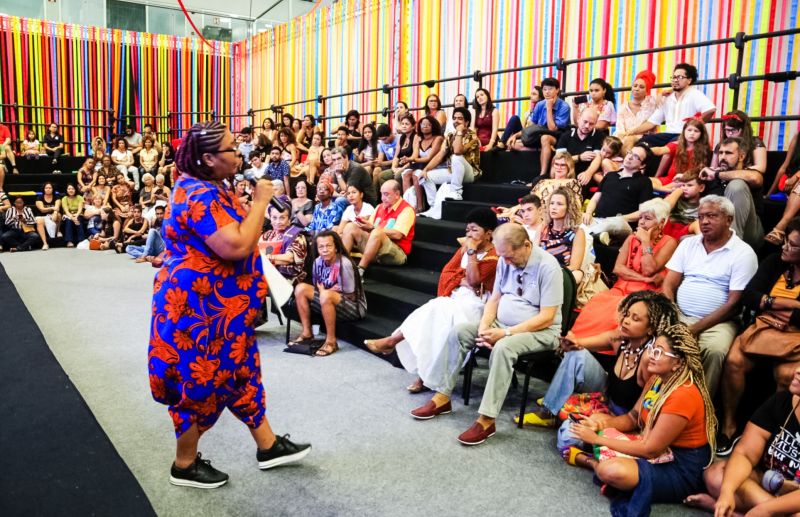 No primeiro encontro literário da 23ª Feira Pan-Amazônica do Livro e das Multivozes, realizado neste domingo (25) no Hangar - Centro de Convenções, os homenageados do evento, João de Jesus Paes Loureiro e Zélia Amador, dividiram suas experiências em um bate-papo descontraído com o público. <div class='credito_fotos'>Foto: Bruno Cecim / Ag.Pará   |   <a href='/midias/2019/originais/5346_photoeditor_20190826_100402057-1926x1245.jpg' download><i class='fa-solid fa-download'></i> Download</a></div>