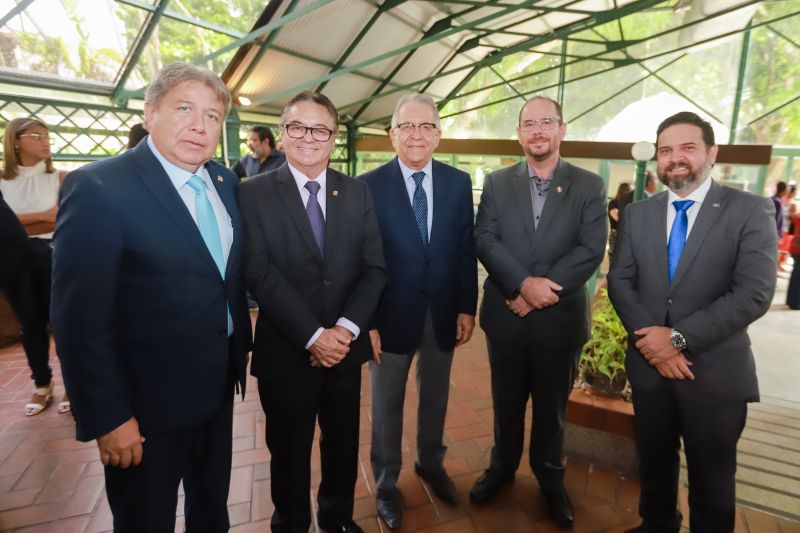 O Pará é um dos estados contemplados pelo “Investe Turismo”, um programa desenvolvido pelo Ministério do Turismo em Parceria com o Sebrae e a Embratur, lançado no Estado nesta segunda (26), durante um Seminário de apresentação do programa, no teatro Estação Gasômetro, em Belém. O evento contou com a presença do governador Helder Barbalho, do ministro do Turismo Marcelo Álvaro Antônio, da ministra da Mulher, da Família e dos Direitos Humanos, Damares Alves e demais autoridades. <div class='credito_fotos'>Foto: Marco Santos / Ag. Pará   |   <a href='/midias/2019/originais/5348_investeturismo20190826_marcosantos_0031.jpg' download><i class='fa-solid fa-download'></i> Download</a></div>