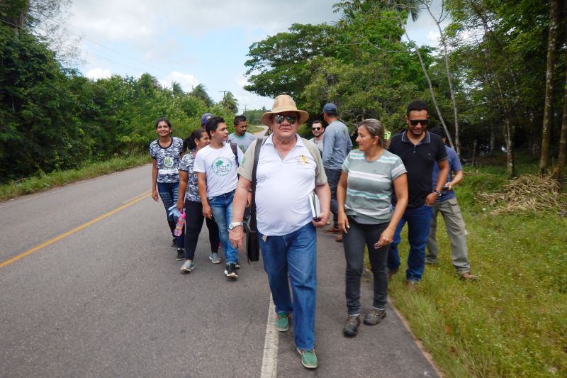 Situado no nordeste paraense, o município de Curuçá aprovou a criação de três Unidades de Conservação da Natureza municipais, mediante o apoio técnico do Governo do Estado, através do Instituto de Desenvolvimento Florestal e da Biodiversidade do Estado do Pará (Ideflor-Bio). Com isso, a prefeitura local e o governo irão garantir a preservação do Lago Rio Quente, do igarapé Rancho Fundo, das nascentes, manguezais e espécies da fauna e flora da região. <div class='credito_fotos'>Foto: ASCOM / IDEFLOR   |   <a href='/midias/2019/originais/5351_foto_reconhecimento.jpg' download><i class='fa-solid fa-download'></i> Download</a></div>