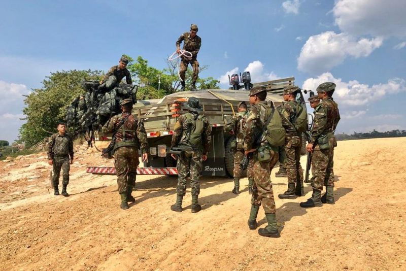 Desde segunda-feira (25), um centro de operações foi instalado no Comando Militar do Norte para planejar, executar e monitorar as ações empregadas, a fim de conter e evitar novos focos de incêndio e desmatamentos ilegais. Ao todo, cerca de 46 militares do 52º BIS, estão em São Félix do Xingu para integrar a operação. <div class='credito_fotos'>Foto: Wesley Costa / Divulgação   |   <a href='/midias/2019/originais/5360_whatsappimage2019-08-28at11.54.24.jpg' download><i class='fa-solid fa-download'></i> Download</a></div>