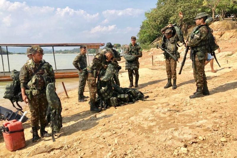 Desde segunda-feira (25), um centro de operações foi instalado no Comando Militar do Norte para planejar, executar e monitorar as ações empregadas, a fim de conter e evitar novos focos de incêndio e desmatamentos ilegais. Ao todo, cerca de 46 militares do 52º BIS, estão em São Félix do Xingu para integrar a operação. <div class='credito_fotos'>Foto: Wesley Costa / Divulgação   |   <a href='/midias/2019/originais/5360_whatsappimage2019-08-28at11.54.243.jpg' download><i class='fa-solid fa-download'></i> Download</a></div>