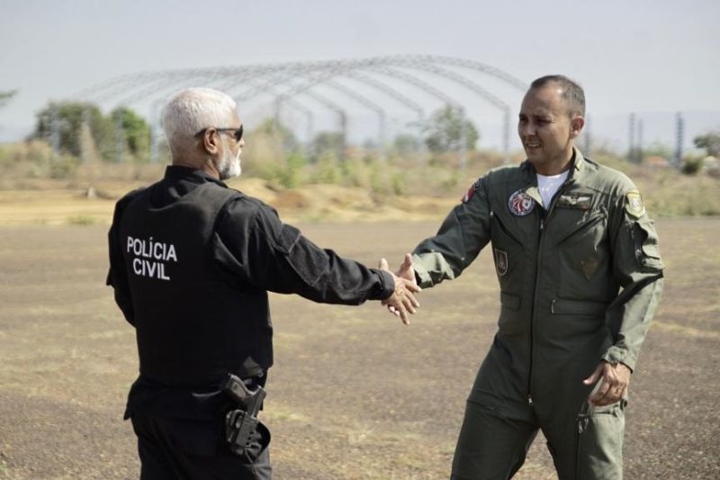 Desde segunda-feira (25), um centro de operações foi instalado no Comando Militar do Norte para planejar, executar e monitorar as ações empregadas, a fim de conter e evitar novos focos de incêndio e desmatamentos ilegais. Ao todo, cerca de 46 militares do 52º BIS, estão em São Félix do Xingu para integrar a operação. <div class='credito_fotos'>Foto: KLEBERSON SANTOS / AG. PARÁ   |   <a href='/midias/2019/originais/5360_whatsappimage2019-08-28at11.54.247.jpg' download><i class='fa-solid fa-download'></i> Download</a></div>