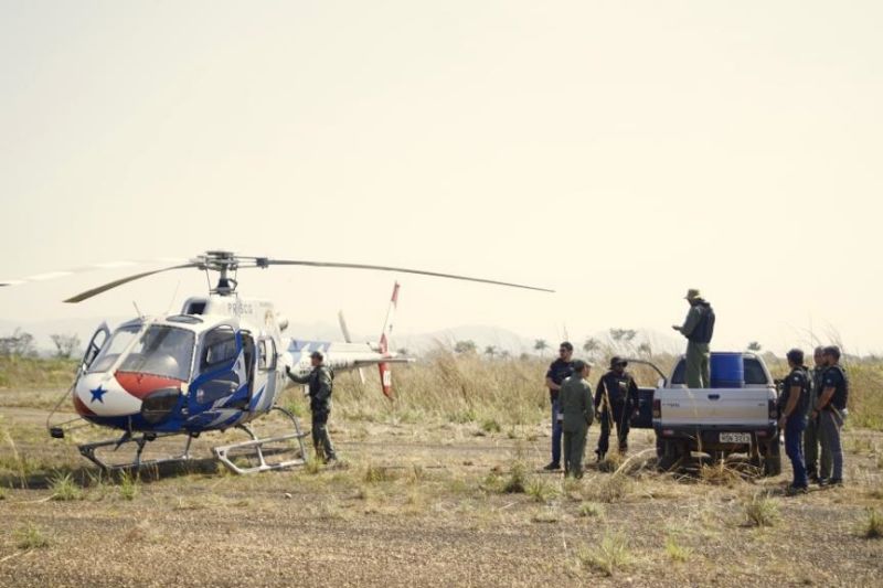 Desde segunda-feira (25), um centro de operações foi instalado no Comando Militar do Norte para planejar, executar e monitorar as ações empregadas, a fim de conter e evitar novos focos de incêndio e desmatamentos ilegais. Ao todo, cerca de 46 militares do 52º BIS, estão em São Félix do Xingu para integrar a operação. <div class='credito_fotos'>Foto: KLEBERSON SANTOS / AG. PARÁ   |   <a href='/midias/2019/originais/5360_whatsappimage2019-08-28at11.54.249.jpg' download><i class='fa-solid fa-download'></i> Download</a></div>