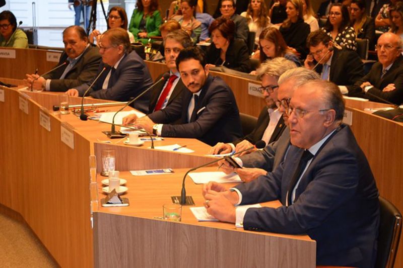  <div class='credito_fotos'>Foto: Roque de Sá/Agência Senado   |   <a href='/midias/2019/originais/5385_48644196387_7a714a5197_z.jpg' download><i class='fa-solid fa-download'></i> Download</a></div>