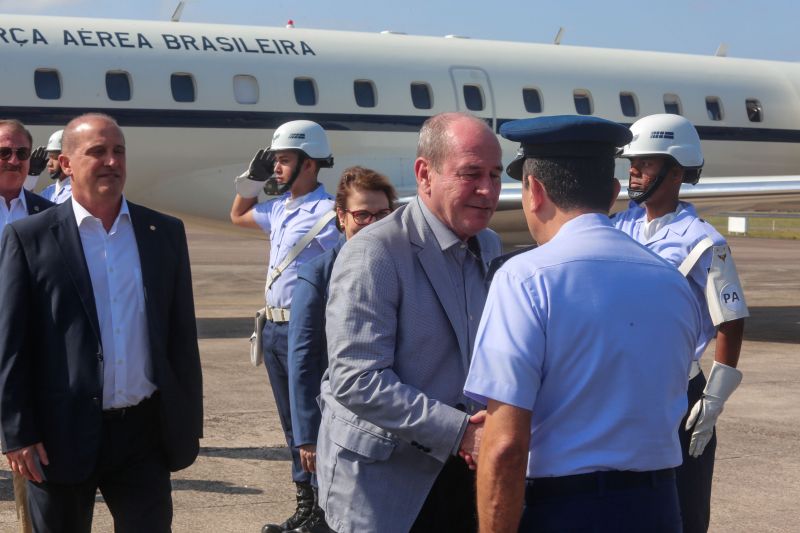 Governadores da Amazônia Oriental se reúnem, neste momento, com uma comitiva formada por ministros e coordenada pelo chefe da Casa Civil, Onyx Lorenzoni, realizada no Hangar Centro de Convenções da Amazônia.  <div class='credito_fotos'>Foto: Marco Santos / Ag. Pará   |   <a href='/midias/2019/originais/5395__s013527.jpg' download><i class='fa-solid fa-download'></i> Download</a></div>