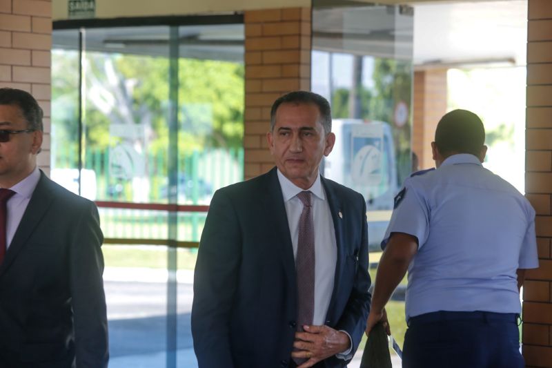 Governadores da Amazônia Oriental se reúnem, neste momento, com uma comitiva formada por ministros e coordenada pelo chefe da Casa Civil, Onyx Lorenzoni, realizada no Hangar Centro de Convenções da Amazônia.  <div class='credito_fotos'>Foto: Marco Santos / Ag. Pará   |   <a href='/midias/2019/originais/5395__s013564.jpg' download><i class='fa-solid fa-download'></i> Download</a></div>