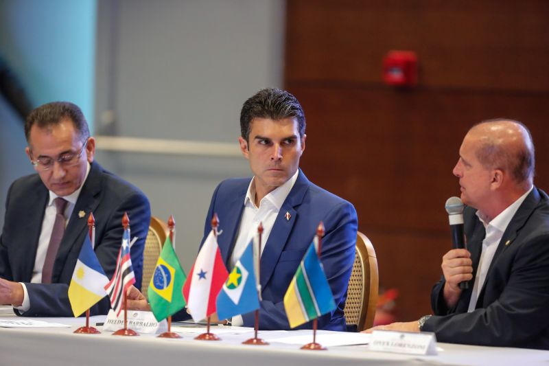 Governadores da Amazônia Oriental se reúnem, neste momento, com uma comitiva formada por ministros e coordenada pelo chefe da Casa Civil, Onyx Lorenzoni, realizada no Hangar Centro de Convenções da Amazônia.  <div class='credito_fotos'>Foto: Marco Santos / Ag. Pará   |   <a href='/midias/2019/originais/5395__s013681.jpg' download><i class='fa-solid fa-download'></i> Download</a></div>