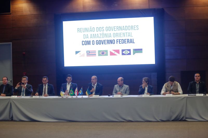 Governadores da Amazônia Oriental se reúnem, neste momento, com uma comitiva formada por ministros e coordenada pelo chefe da Casa Civil, Onyx Lorenzoni, realizada no Hangar Centro de Convenções da Amazônia.  <div class='credito_fotos'>Foto: Marco Santos / Ag. Pará   |   <a href='/midias/2019/originais/5395__s013715.jpg' download><i class='fa-solid fa-download'></i> Download</a></div>