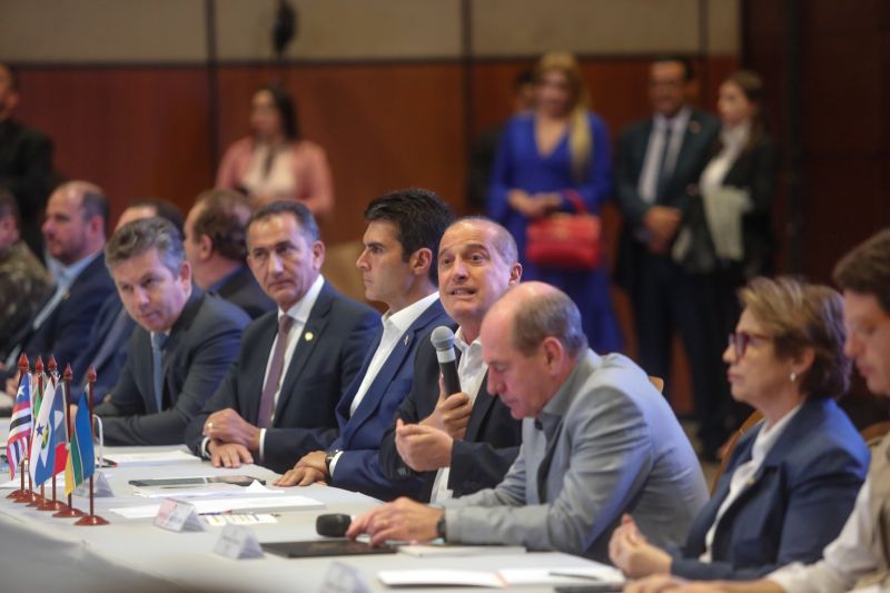 Governadores da Amazônia Oriental se reúnem, neste momento, com uma comitiva formada por ministros e coordenada pelo chefe da Casa Civil, Onyx Lorenzoni, realizada no Hangar Centro de Convenções da Amazônia.  <div class='credito_fotos'>Foto: Marco Santos / Ag. Pará   |   <a href='/midias/2019/originais/5395__s013724.jpg' download><i class='fa-solid fa-download'></i> Download</a></div>