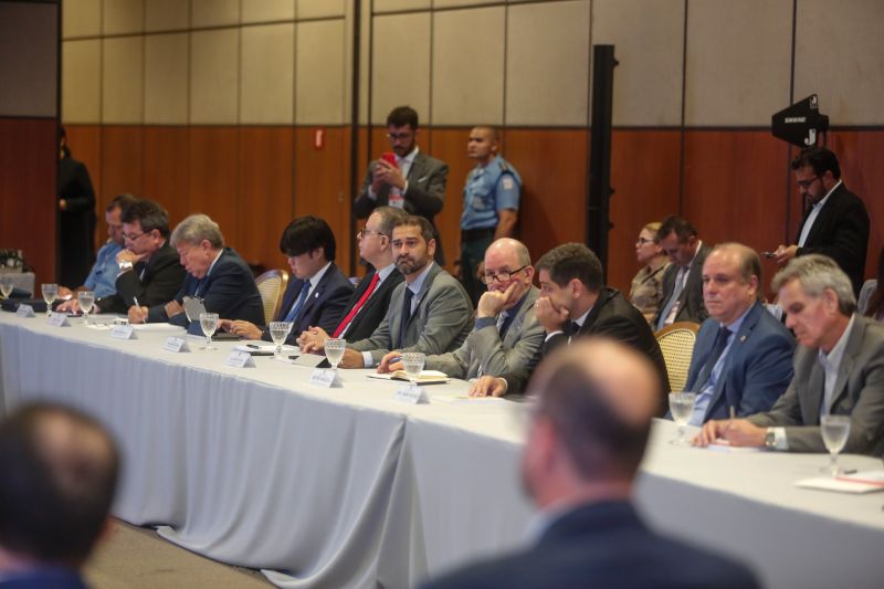 Governadores da Amazônia Oriental se reúnem, neste momento, com uma comitiva formada por ministros e coordenada pelo chefe da Casa Civil, Onyx Lorenzoni, realizada no Hangar Centro de Convenções da Amazônia.  <div class='credito_fotos'>Foto: Marco Santos / Ag. Pará   |   <a href='/midias/2019/originais/5395__s013737.jpg' download><i class='fa-solid fa-download'></i> Download</a></div>