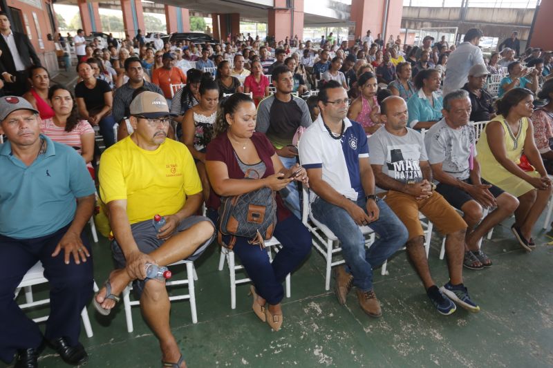 Foram entregues R$ 992 mil em benefícios para melhoria das moradias na Cabanagem. A maioria dos cheques foi destinada a famílias das vítimas da chacina ocorrida no início deste ano. Desde janeiro, já foram entregues cerca de 1.000 benefícios. "O governo está ao lado na saúde, na educação, na geração de emprego e também para melhorar a moradia das pessoas. <div class='credito_fotos'>Foto: Marcelo Seabra / Ag. Pará   |   <a href='/midias/2019/originais/5397_20190903180203__mg_2442.jpg' download><i class='fa-solid fa-download'></i> Download</a></div>