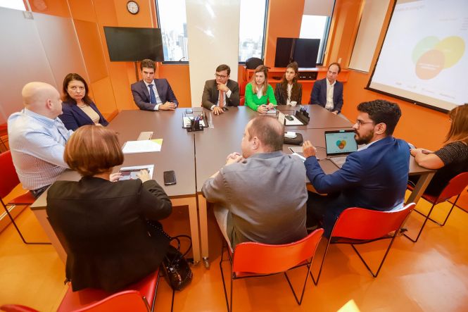 O governador do Pará, Helder Barbalho, assinou, na tarde desta segunda-feira (27), em São Paulo, um acordo de cooperação técnica com o Instituto Lemann, para formar lideranças escolares da rede estadual de ensino. O acordo não prevê ônus para o Estado do Pará e tem como foco o desenvolvimento do programa “Gestão Pública”. 

FOTO: MARCO SANTOS / AGÊNCIA PARÁ
DATA: 27.05.2019
SÃO PAULO - SP <div class='credito_fotos'>Foto: Marco Santos / Ag. Pará   |   <a href='/midias/2019/originais/53cf5a66-30a1-4d37-9ec9-3b4fe03f5ed3.jpg' download><i class='fa-solid fa-download'></i> Download</a></div>