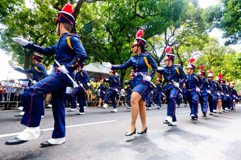 Mais de 4,5 mil pessoas, entre homens e mulheres de tropas federais, estaduais, municipais e grupamentos não institucionais desfilaram pela Avenida Presidente Vargas, neste sábado (7), em Belém, pelo Dia da Independência do Brasil.  <div class='credito_fotos'>Foto: Bruno Cecim / Ag.Pará   |   <a href='/midias/2019/originais/5413__j1o0007.jpg' download><i class='fa-solid fa-download'></i> Download</a></div>