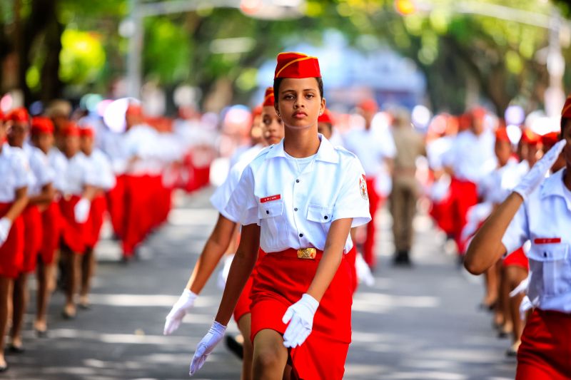 Mais de 4,5 mil pessoas, entre homens e mulheres de tropas federais, estaduais, municipais e grupamentos não institucionais desfilaram pela Avenida Presidente Vargas, neste sábado (7), em Belém, pelo Dia da Independência do Brasil.  <div class='credito_fotos'>Foto: Bruno Cecim / Ag.Pará   |   <a href='/midias/2019/originais/5413__j1o0016.jpg' download><i class='fa-solid fa-download'></i> Download</a></div>