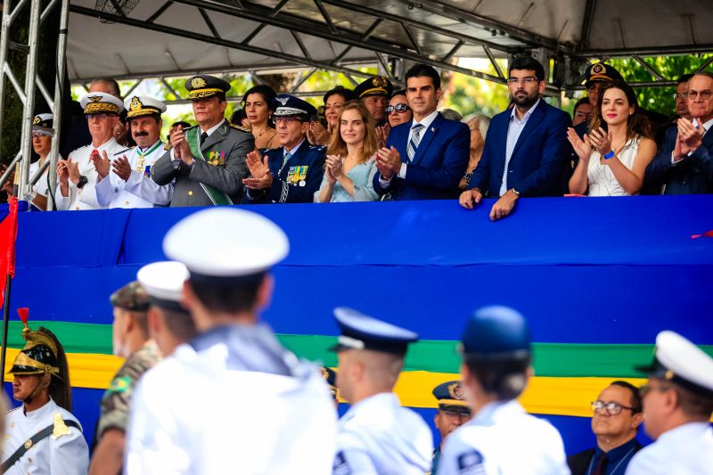 Mais de 4,5 mil pessoas, entre homens e mulheres de tropas federais, estaduais, municipais e grupamentos não institucionais desfilaram pela Avenida Presidente Vargas, neste sábado (7), em Belém, pelo Dia da Independência do Brasil.  <div class='credito_fotos'>Foto: Bruno Cecim / Ag.Pará   |   <a href='/midias/2019/originais/5413__j1o0037.jpg' download><i class='fa-solid fa-download'></i> Download</a></div>