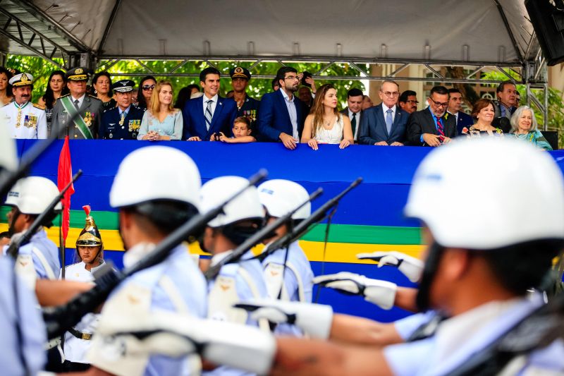 Mais de 4,5 mil pessoas, entre homens e mulheres de tropas federais, estaduais, municipais e grupamentos não institucionais desfilaram pela Avenida Presidente Vargas, neste sábado (7), em Belém, pelo Dia da Independência do Brasil.  <div class='credito_fotos'>Foto: Bruno Cecim / Ag.Pará   |   <a href='/midias/2019/originais/5413__j1o0312.jpg' download><i class='fa-solid fa-download'></i> Download</a></div>