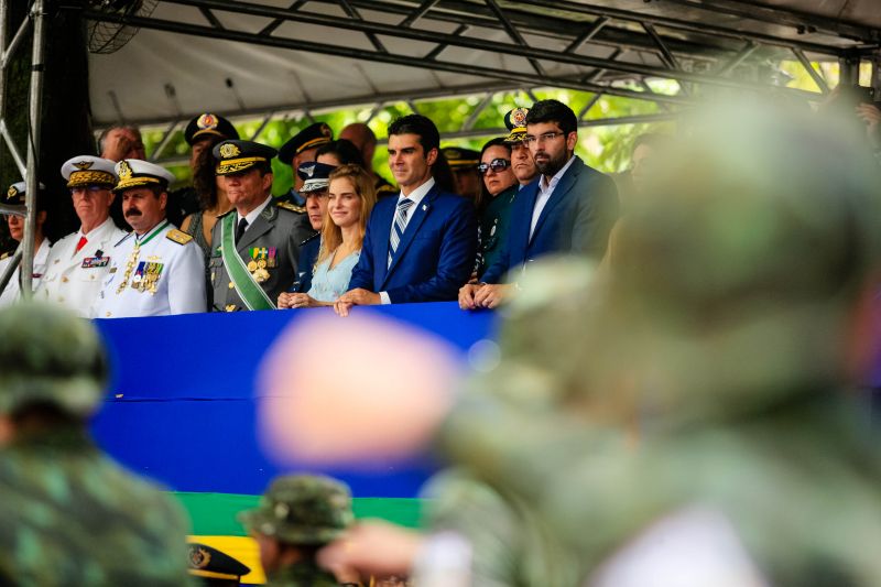 Mais de 4,5 mil pessoas, entre homens e mulheres de tropas federais, estaduais, municipais e grupamentos não institucionais desfilaram pela Avenida Presidente Vargas, neste sábado (7), em Belém, pelo Dia da Independência do Brasil.  <div class='credito_fotos'>Foto: Bruno Cecim / Ag.Pará   |   <a href='/midias/2019/originais/5413__j1o0382.jpg' download><i class='fa-solid fa-download'></i> Download</a></div>