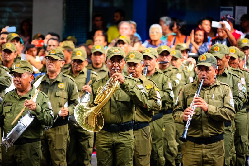 Mais de 4,5 mil pessoas, entre homens e mulheres de tropas federais, estaduais, municipais e grupamentos não institucionais desfilaram pela Avenida Presidente Vargas, neste sábado (7), em Belém, pelo Dia da Independência do Brasil.  <div class='credito_fotos'>Foto: Bruno Cecim / Ag.Pará   |   <a href='/midias/2019/originais/5413__j1o0471.jpg' download><i class='fa-solid fa-download'></i> Download</a></div>