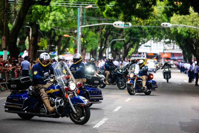 Mais de 4,5 mil pessoas, entre homens e mulheres de tropas federais, estaduais, municipais e grupamentos não institucionais desfilaram pela Avenida Presidente Vargas, neste sábado (7), em Belém, pelo Dia da Independência do Brasil.  <div class='credito_fotos'>Foto: Bruno Cecim / Ag.Pará   |   <a href='/midias/2019/originais/5413__j1o0588.jpg' download><i class='fa-solid fa-download'></i> Download</a></div>