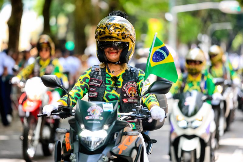 Mais de 4,5 mil pessoas, entre homens e mulheres de tropas federais, estaduais, municipais e grupamentos não institucionais desfilaram pela Avenida Presidente Vargas, neste sábado (7), em Belém, pelo Dia da Independência do Brasil.  <div class='credito_fotos'>Foto: Bruno Cecim / Ag.Pará   |   <a href='/midias/2019/originais/5413__j1o0668.jpg' download><i class='fa-solid fa-download'></i> Download</a></div>