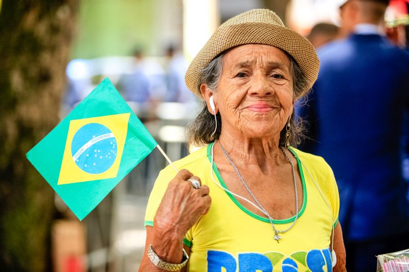 Mais de 4,5 mil pessoas, entre homens e mulheres de tropas federais, estaduais, municipais e grupamentos não institucionais desfilaram pela Avenida Presidente Vargas, neste sábado (7), em Belém, pelo Dia da Independência do Brasil.  <div class='credito_fotos'>Foto: Bruno Cecim / Ag.Pará   |   <a href='/midias/2019/originais/5413__j1o0819.jpg' download><i class='fa-solid fa-download'></i> Download</a></div>