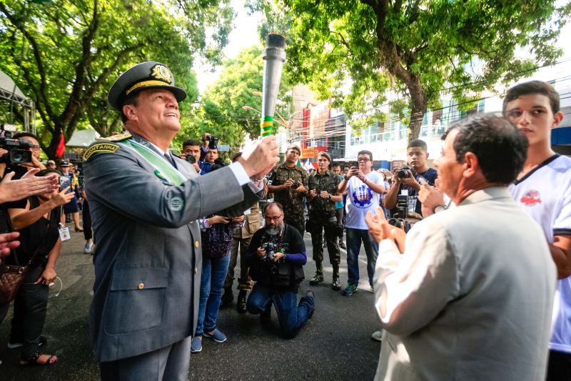 Mais de 4,5 mil pessoas, entre homens e mulheres de tropas federais, estaduais, municipais e grupamentos não institucionais desfilaram pela Avenida Presidente Vargas, neste sábado (7), em Belém, pelo Dia da Independência do Brasil.  <div class='credito_fotos'>Foto: Bruno Cecim / Ag.Pará   |   <a href='/midias/2019/originais/5413__j1o9702.jpg' download><i class='fa-solid fa-download'></i> Download</a></div>