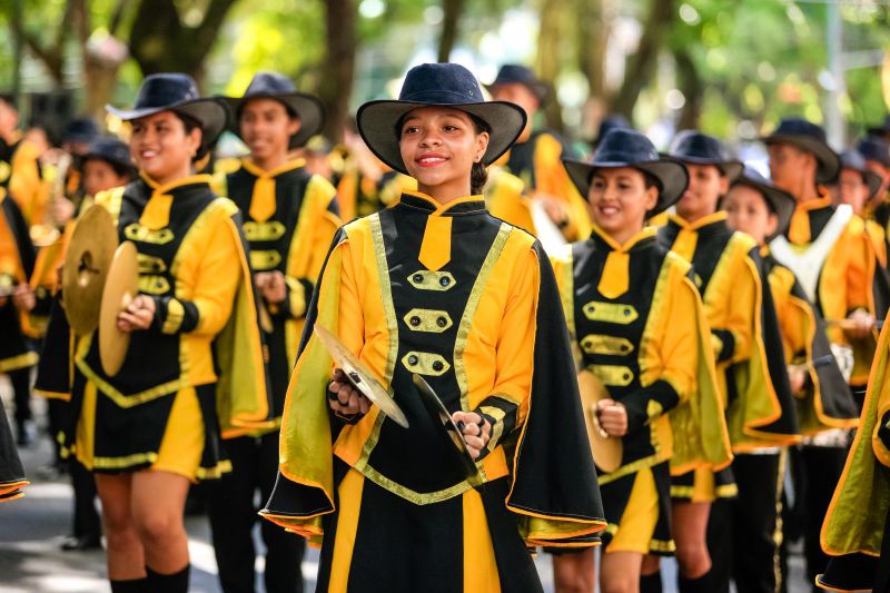 Mais de 4,5 mil pessoas, entre homens e mulheres de tropas federais, estaduais, municipais e grupamentos não institucionais desfilaram pela Avenida Presidente Vargas, neste sábado (7), em Belém, pelo Dia da Independência do Brasil.  <div class='credito_fotos'>Foto: Bruno Cecim / Ag.Pará   |   <a href='/midias/2019/originais/5413__j1o9906.jpg' download><i class='fa-solid fa-download'></i> Download</a></div>