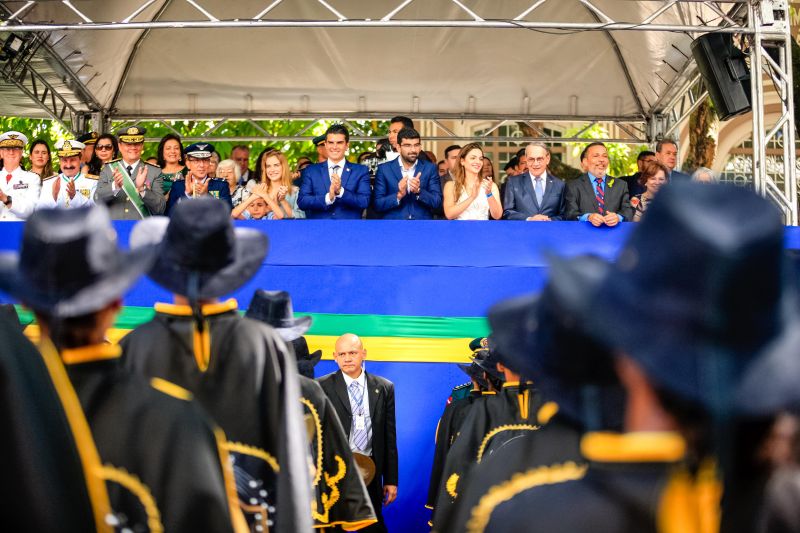 Mais de 4,5 mil pessoas, entre homens e mulheres de tropas federais, estaduais, municipais e grupamentos não institucionais desfilaram pela Avenida Presidente Vargas, neste sábado (7), em Belém, pelo Dia da Independência do Brasil.  <div class='credito_fotos'>Foto: Bruno Cecim / Ag.Pará   |   <a href='/midias/2019/originais/5413__j1o9921.jpg' download><i class='fa-solid fa-download'></i> Download</a></div>