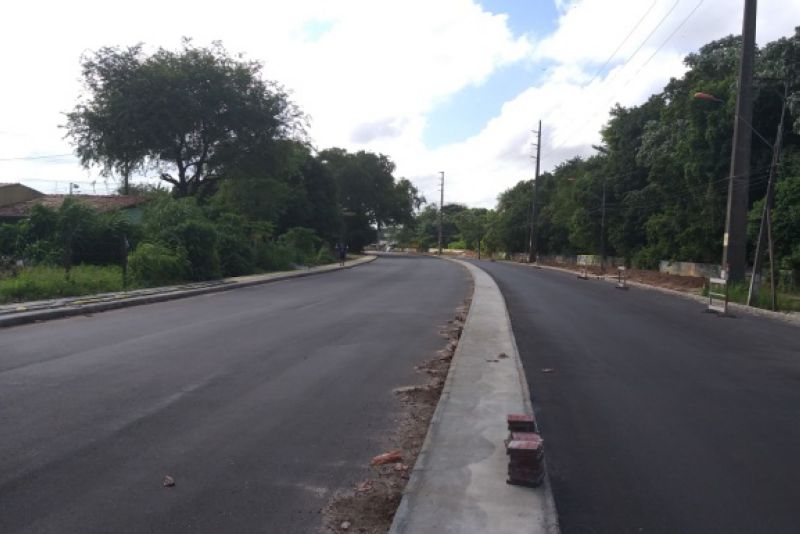 Cerca de 500 mil pessoas serão beneficiadas, direta ou indiretamente, com as obras de duplicação da Rua Yamada/Rodovia Tapanã, em Belém, retomadas este ano pelo Governo do Pará. <div class='credito_fotos'>Foto: ASCOM NGTM   |   <a href='/midias/2019/originais/5428_yamadatapana5.jpg' download><i class='fa-solid fa-download'></i> Download</a></div>