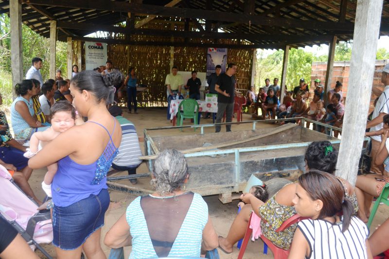 Cinquenta e quatro famílias das aldeias Jeju e Areal, localizadas no município de Santa Maria do Pará, na região nordeste, receberam cheque moradia nesta quinta-feira (12), em solenidade com o presidente da Companhia de Habitação do Pará, José Scaff Filho, e técnicos do órgão. Os benefícios totalizam R$ 278.500,00. <div class='credito_fotos'>Foto: ASCOM / COHAB    |   <a href='/midias/2019/originais/5432_dsc_0065.jpg' download><i class='fa-solid fa-download'></i> Download</a></div>