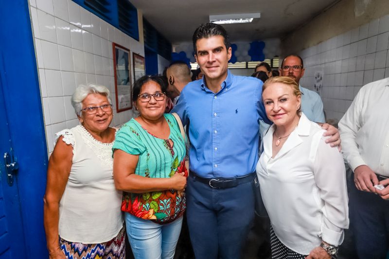 O governador do Pará, Helder Barbalho, e o secretário estadual de Saúde do Pará, Alberto Beltrame, lançaram oficialmente, nesta sexta-feira (27), em Belém, a Campanha Vacinação contra o Sarampo, que foi antecipada especialmente no Estado para resgatar a cobertura vacinal contra a doença e assim aumentar a proteção da população paraense. <div class='credito_fotos'>Foto: Marco Santos / Ag. Pará   |   <a href='/midias/2019/originais/5502_antecipacaodevacinacontraosarampo-fotomarcosantos-22.jpg' download><i class='fa-solid fa-download'></i> Download</a></div>