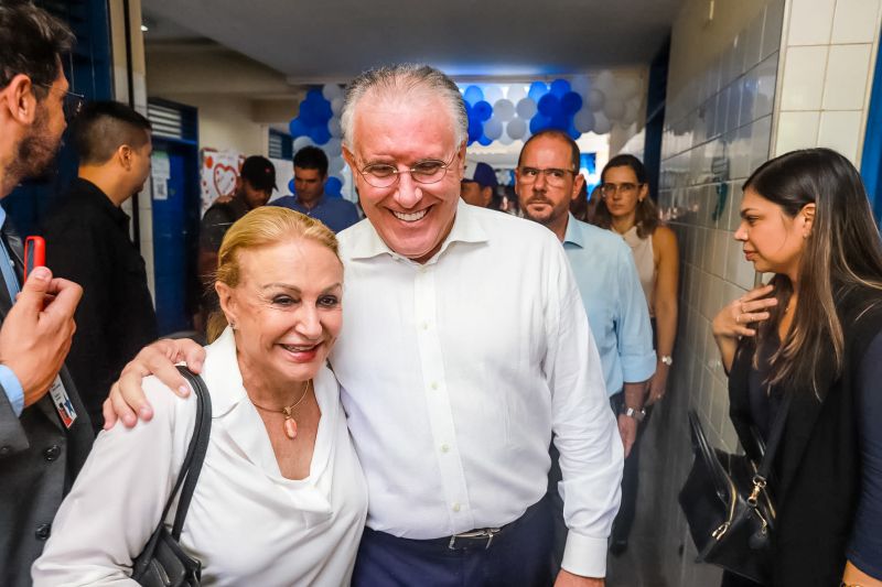 O governador do Pará, Helder Barbalho, e o secretário estadual de Saúde do Pará, Alberto Beltrame, lançaram oficialmente, nesta sexta-feira (27), em Belém, a Campanha Vacinação contra o Sarampo, que foi antecipada especialmente no Estado para resgatar a cobertura vacinal contra a doença e assim aumentar a proteção da população paraense. <div class='credito_fotos'>Foto: Marco Santos / Ag. Pará   |   <a href='/midias/2019/originais/5502_antecipacaodevacinacontraosarampo-fotomarcosantos-23.jpg' download><i class='fa-solid fa-download'></i> Download</a></div>