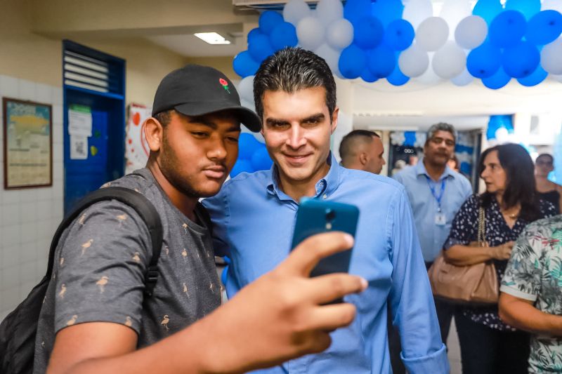 O governador do Pará, Helder Barbalho, e o secretário estadual de Saúde do Pará, Alberto Beltrame, lançaram oficialmente, nesta sexta-feira (27), em Belém, a Campanha Vacinação contra o Sarampo, que foi antecipada especialmente no Estado para resgatar a cobertura vacinal contra a doença e assim aumentar a proteção da população paraense. <div class='credito_fotos'>Foto: Marco Santos / Ag. Pará   |   <a href='/midias/2019/originais/5502_antecipacaodevacinacontraosarampo-fotomarcosantos-24.jpg' download><i class='fa-solid fa-download'></i> Download</a></div>