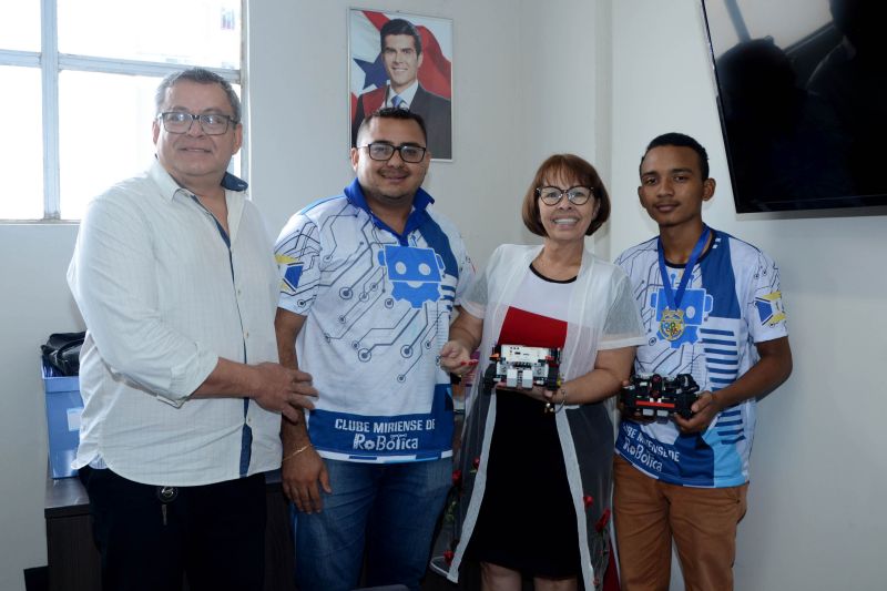 O estudante Jobson Tenório, 16 anos, que estuda na Escola Estadual Manoel Antônio de Castro, em Igarapé-Miri (município do nordeste paraense), é o vencedor da etapa estadual da Olimpíada Brasileira de Robótica (OBR).  <div class='credito_fotos'>Foto: Rai Pontes / Ascom Seduc   |   <a href='/midias/2019/originais/5507_2.jpg' download><i class='fa-solid fa-download'></i> Download</a></div>