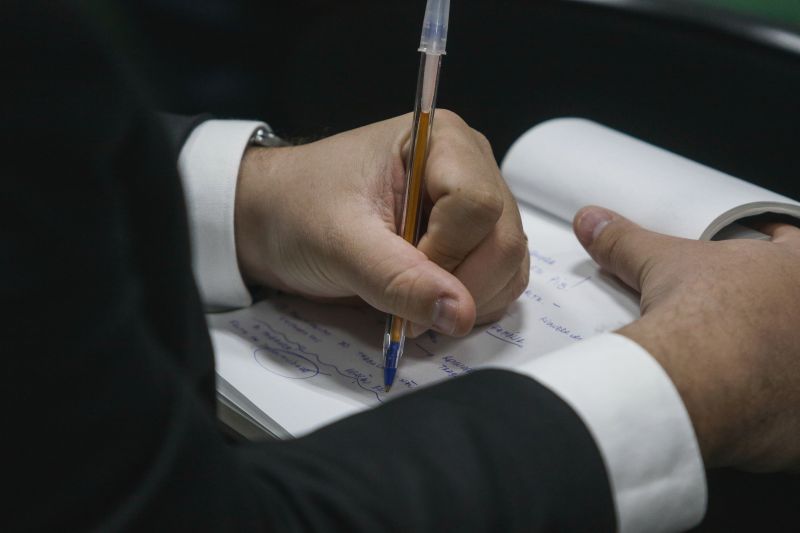 Mais de 100 gestores e adjuntos da administração direta e indireta do Governo do Pará estiveram presentes, na manhã desta segunda-feira (30), no Seminário de Políticas Inovadoras para o Desenvolvimento e Geração de Emprego e Renda, promovido pela Escola de Governança Pública do Pará (EGPA). <div class='credito_fotos'>Foto: Pedro Guerreiro / Ag. Pará   |   <a href='/midias/2019/originais/5508_egpaempregoerenda025.jpg' download><i class='fa-solid fa-download'></i> Download</a></div>